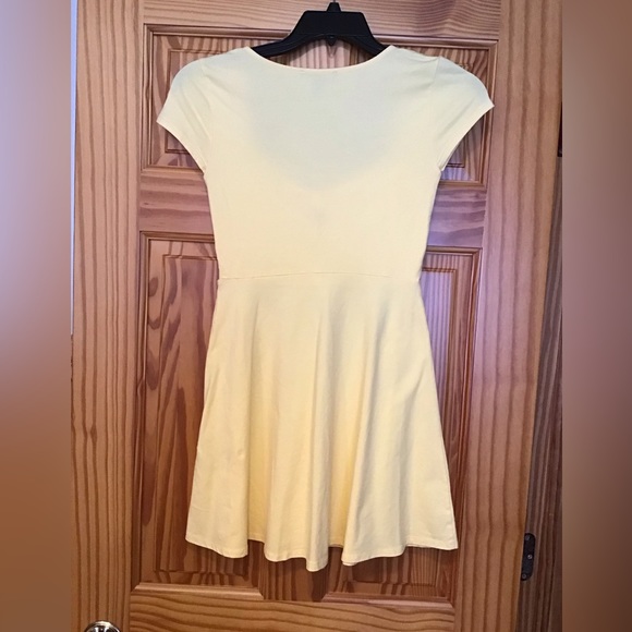 FOREVER 21 KEYHOLE TIE SKATER DRESSES SZ M LOT OF 2 YELLOW OLIVE ARMY GREEN - Picture 3 of 8